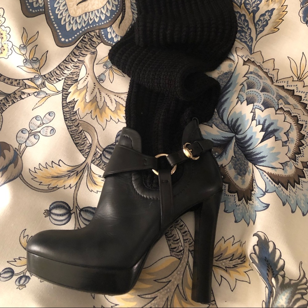 Gucci knit boot.